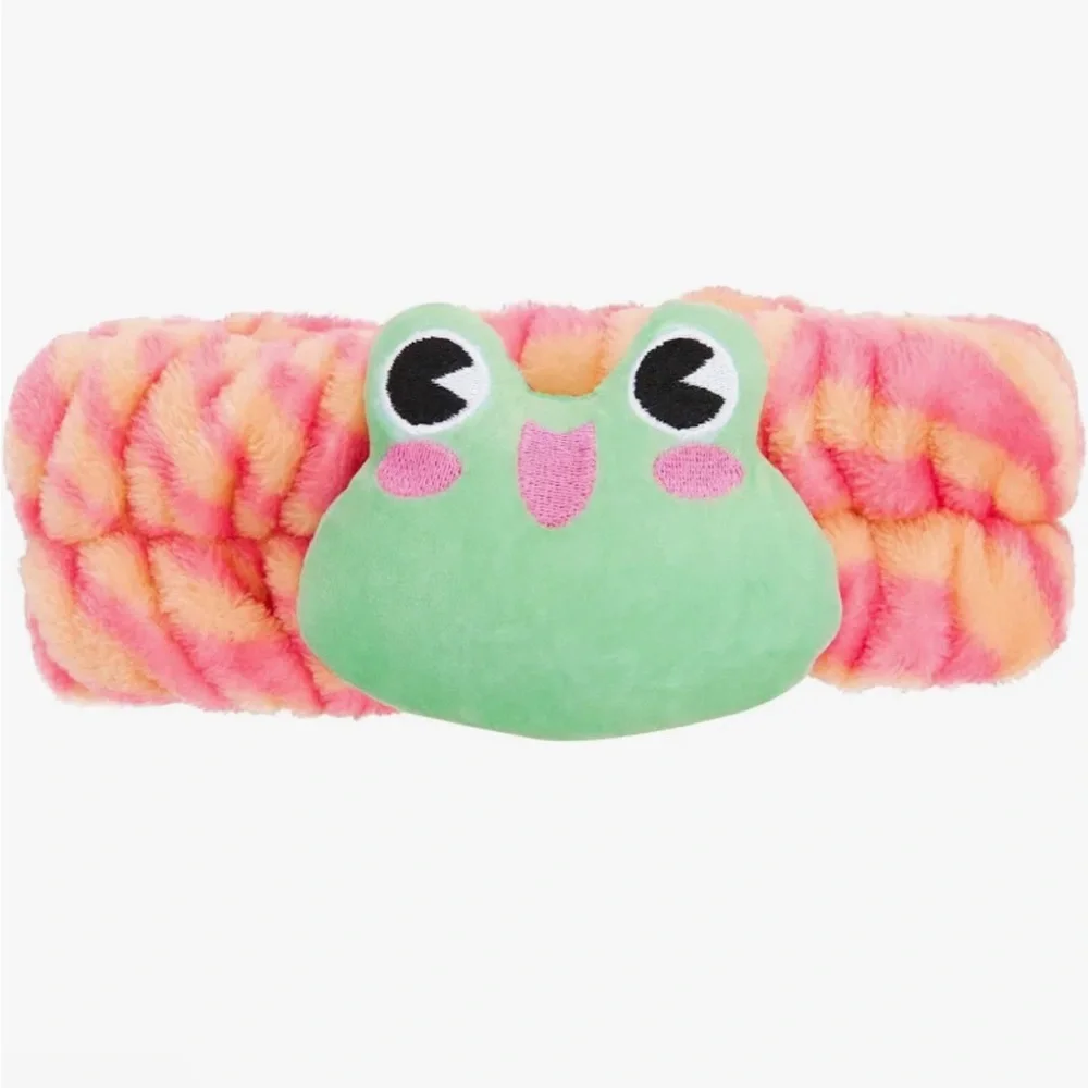 The crème shop 3D Teddy headyband plushie spa headband new in box ! 🐸